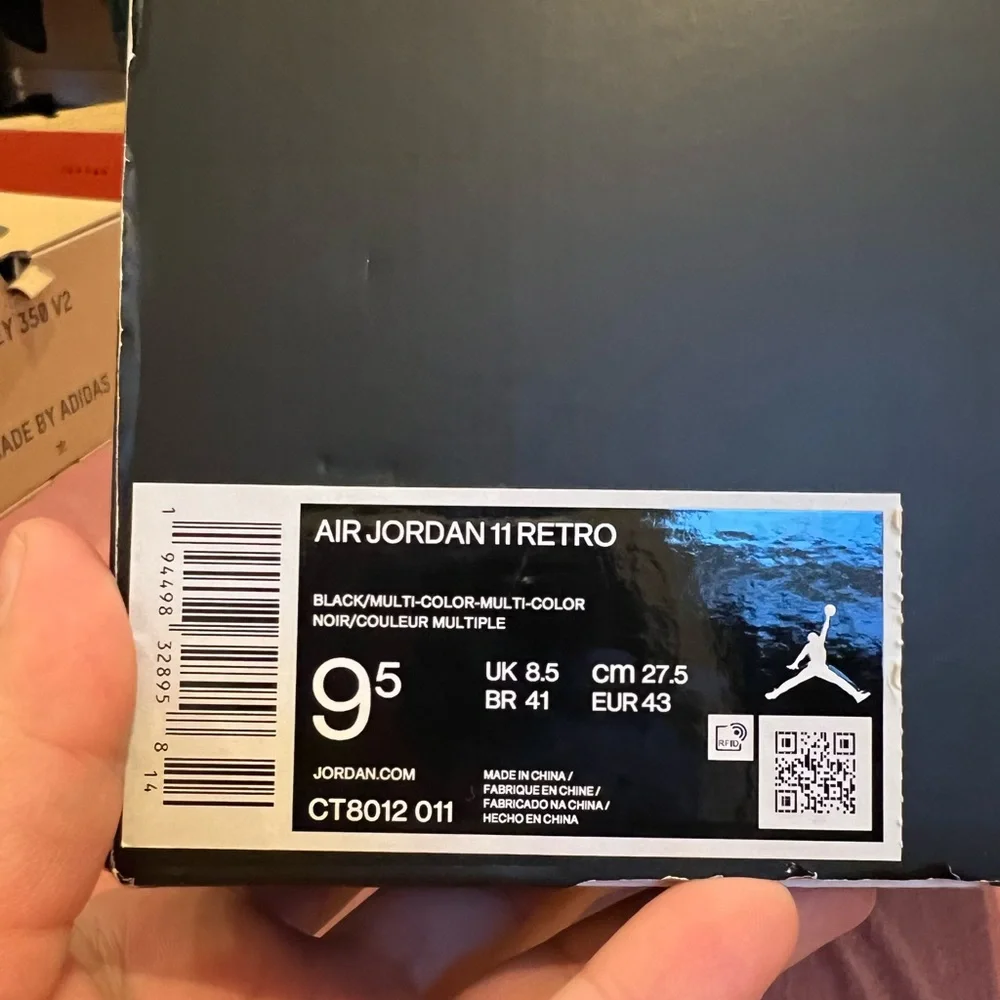 Jordan Retro 11 - Picture 2 of 6